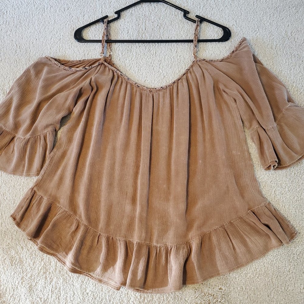Adorable bell sleeve boho top